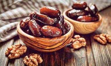 Eat 3 Dates Everyday in then Morning