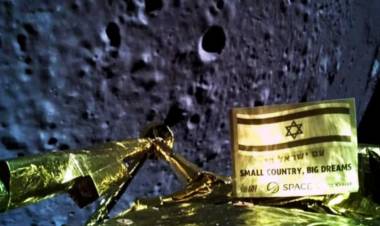 Israeli Spacecraft Crashes During Moon Landing